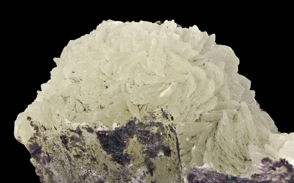 Brucite With Kammererite - image 4