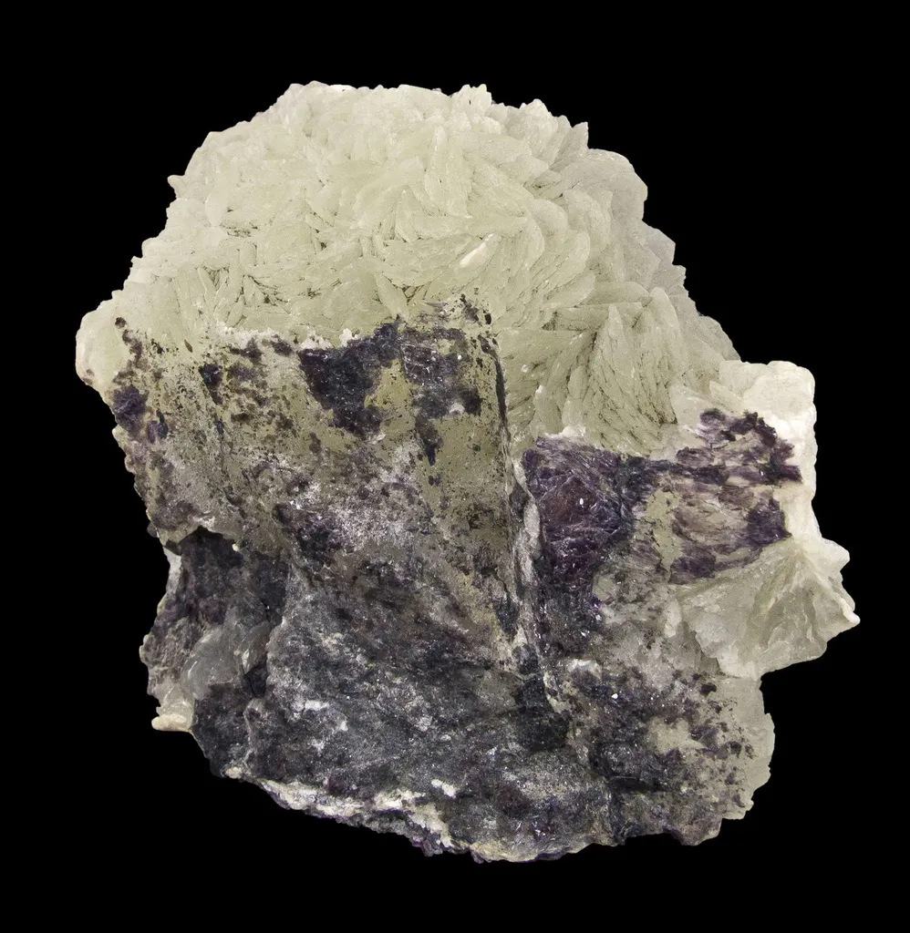 Brucite With Kammererite - image 3