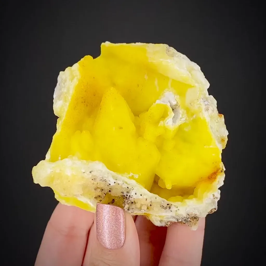 Cadmian Smithsonite on and replacing Calcite image