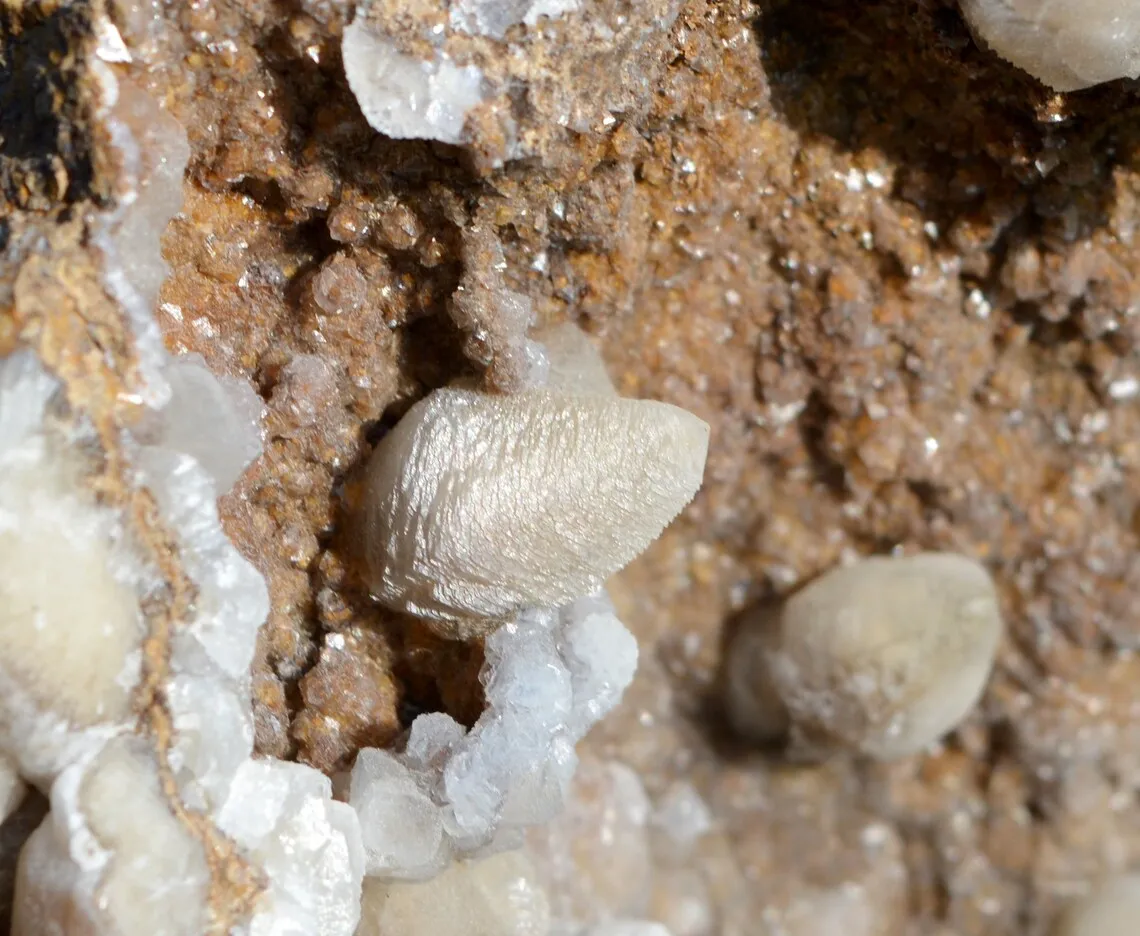 Calcite 1030 grams - Allenc, Mende, Lozère, Occitanie, France - image 3