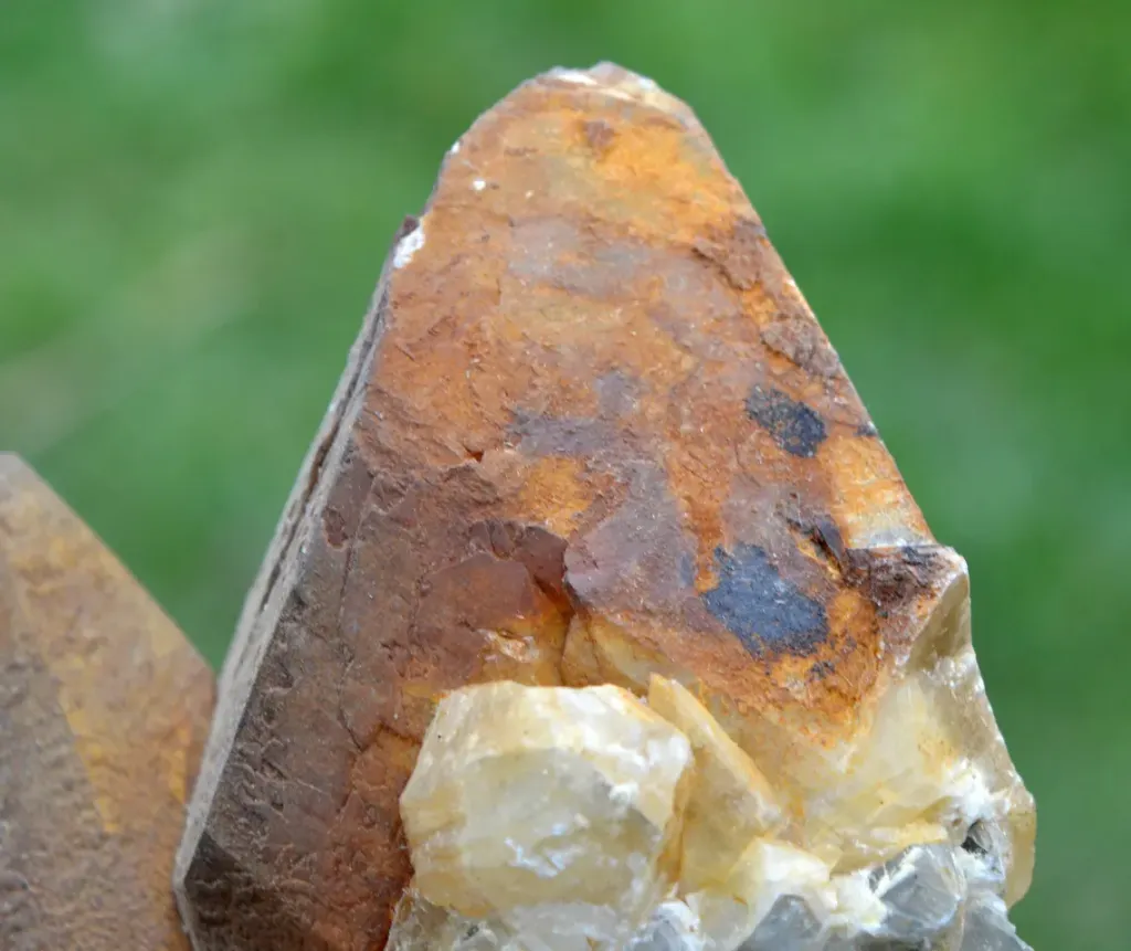 Calcite 1150 grams - Solvay quarry, Couillet, Charleroi, Hainaut, Wallonia, Belgium - image 8