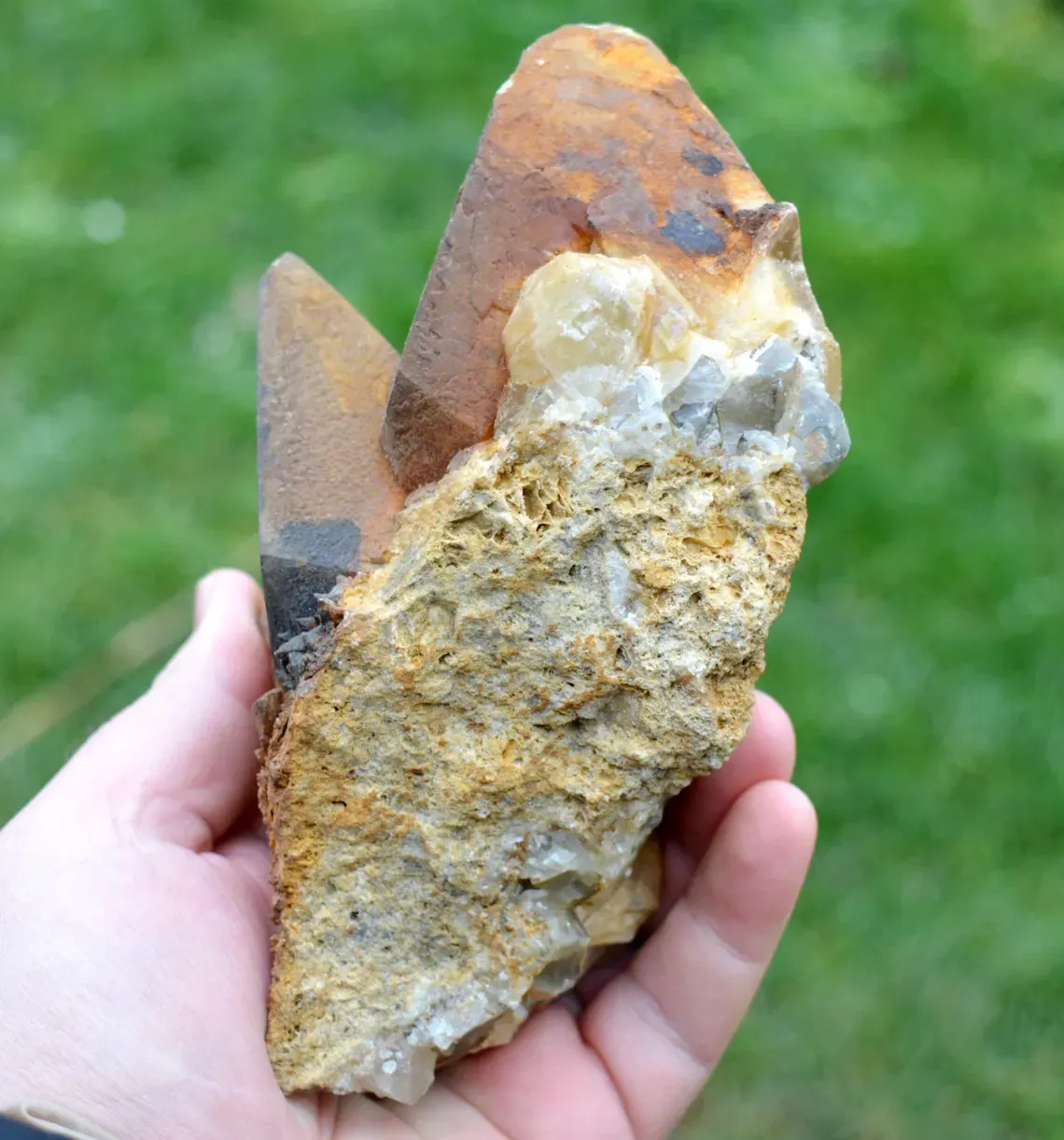 Calcite 1150 grams - Solvay quarry, Couillet, Charleroi, Hainaut, Wallonia, Belgium - image 9