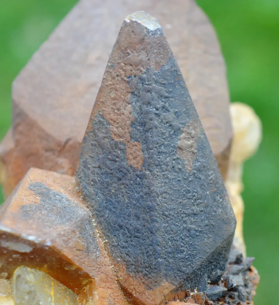 Calcite 1150 grams - Solvay quarry, Couillet, Charleroi, Hainaut, Wallonia, Belgium - image 4