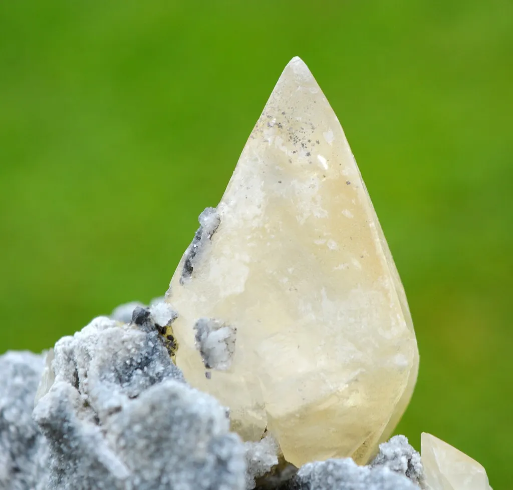 Calcite 630 grams - Joplin Field, Tri-State District, Jasper Co., Missouri, USA - image 5