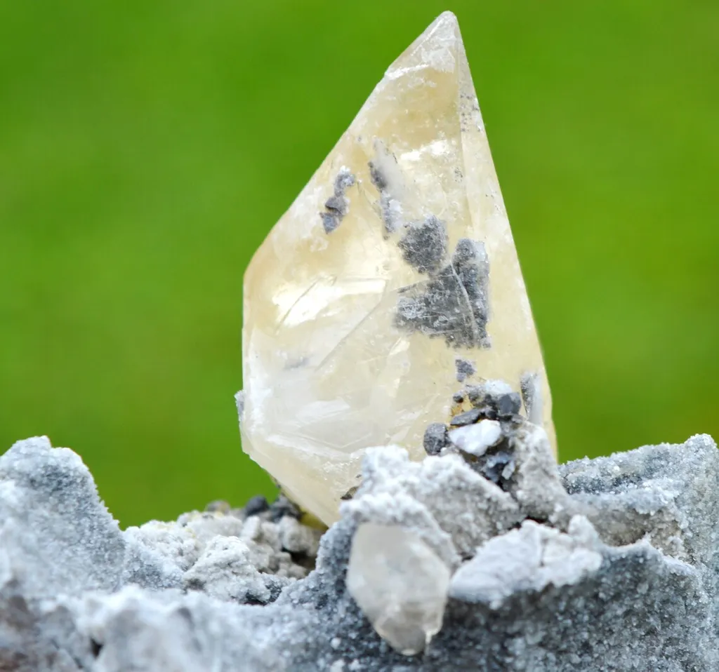 Calcite 630 grams - Joplin Field, Tri-State District, Jasper Co., Missouri, USA - image 6