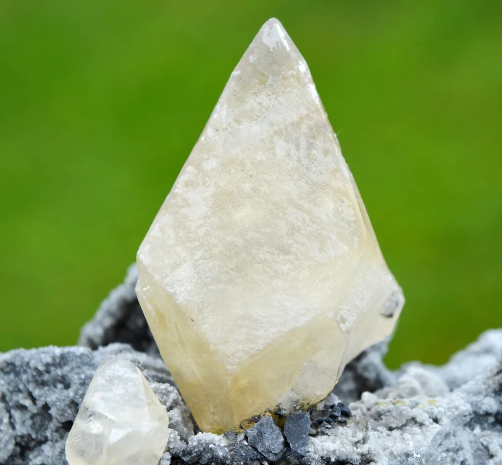 Calcite 630 grams - Joplin Field, Tri-State District, Jasper Co., Missouri, USA - image 2