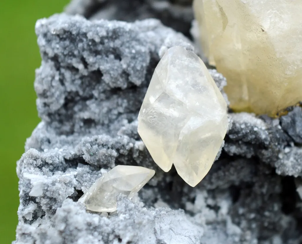 Calcite 630 grams - Joplin Field, Tri-State District, Jasper Co., Missouri, USA - image 3