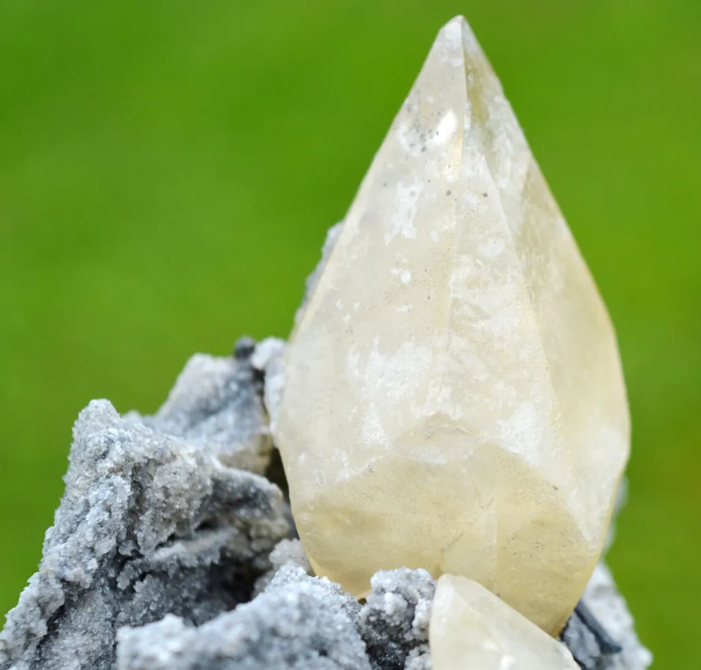 Calcite 630 grams - Joplin Field, Tri-State District, Jasper Co., Missouri, USA - image 4