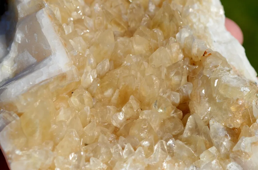 Calcite 700 grams - Calouze, Gijounet, Castres, Tarn, Occitanie, France - image 4