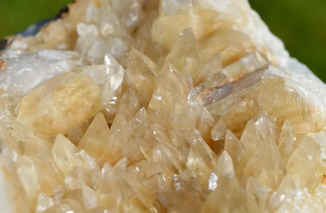 Calcite 700 grams - Calouze, Gijounet, Castres, Tarn, Occitanie, France - image 3