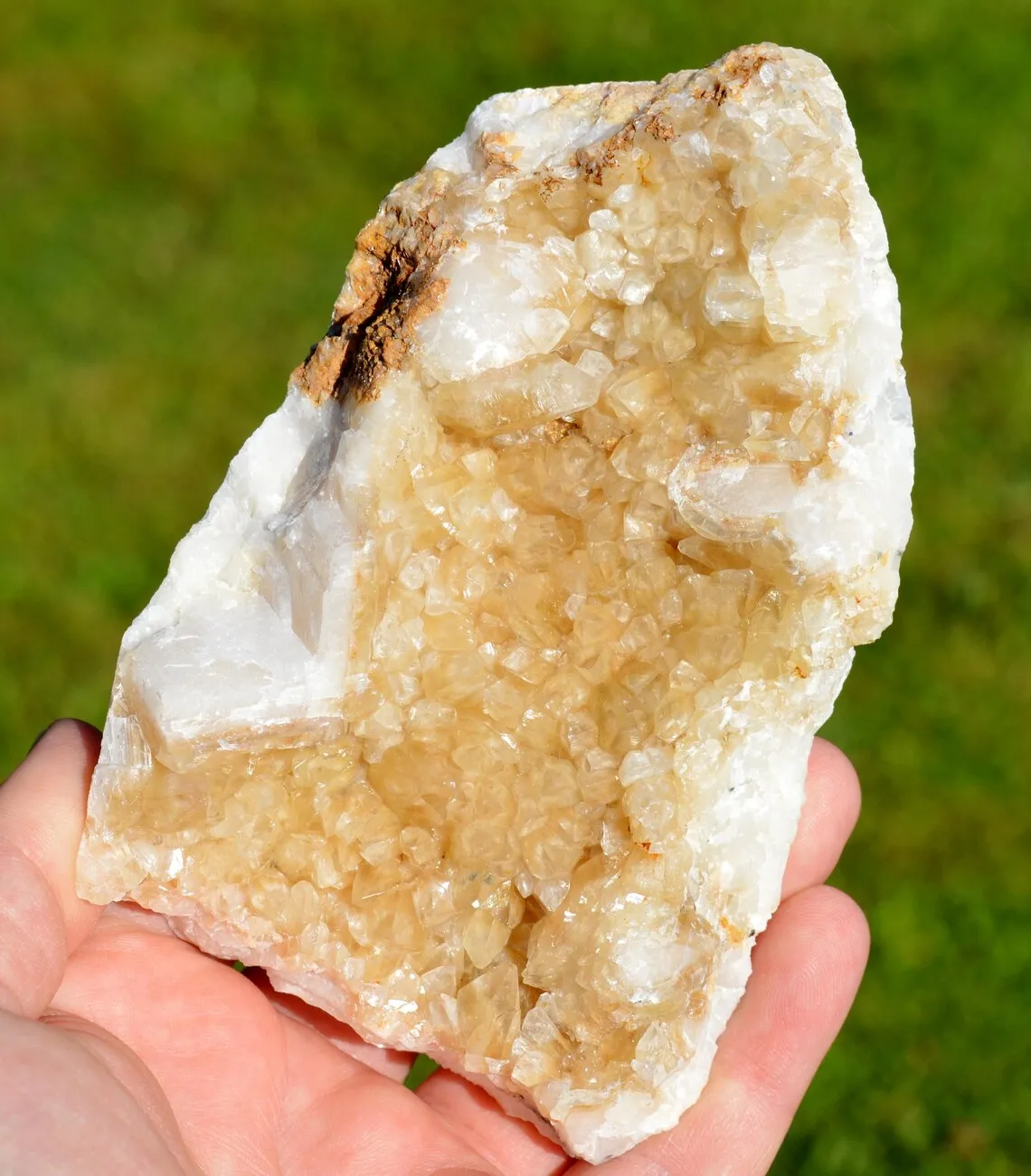 Calcite 700 grams - Calouze, Gijounet, Castres, Tarn, Occitanie, France - image 1