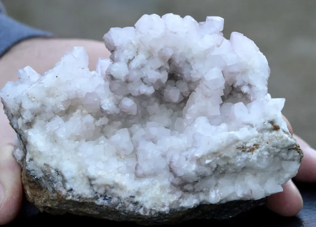 Calcite 967 grams - Leiping Mine, Leiping, Guiyang Co., Chenzhou, Hunan, China image