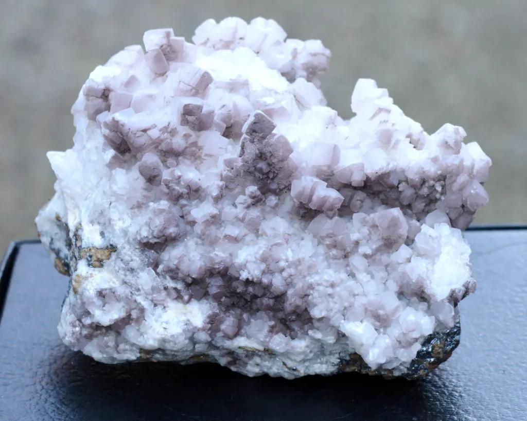 Calcite 967 grams - Leiping Mine, Leiping, Guiyang Co., Chenzhou, Hunan, China - image 4