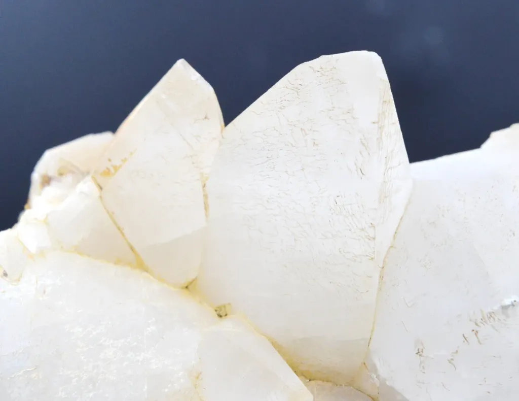 Calcite and Quartz - 1090 grams - Le Châtelard, Chambéry, Savoie, Auvergne-Rhône-Alpes, France - image 2