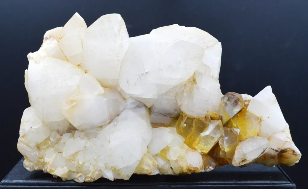Calcite and Quartz - 1090 grams - Le Châtelard, Chambéry, Savoie, Auvergne-Rhône-Alpes, France image