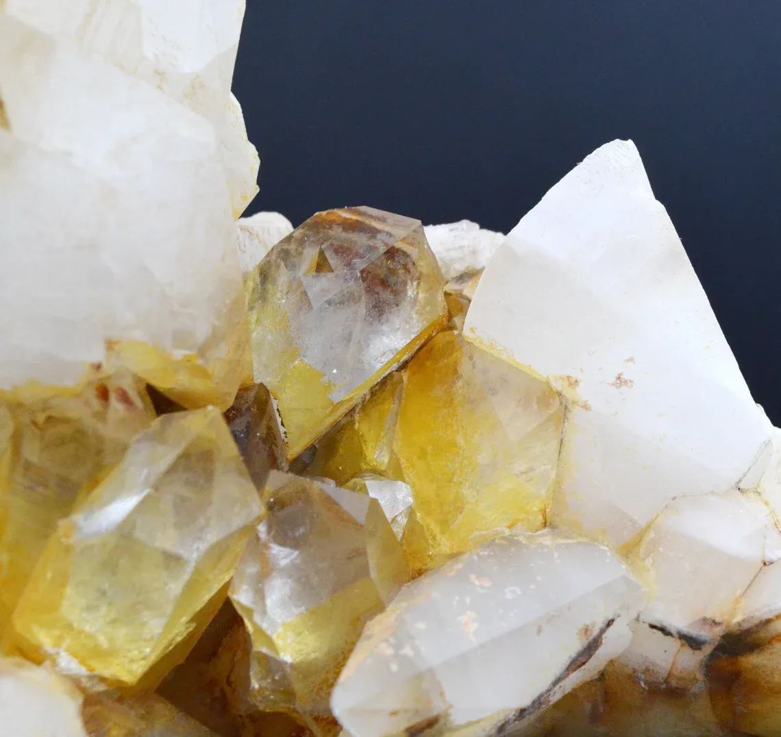 Calcite and Quartz - 1090 grams - Le Châtelard, Chambéry, Savoie, Auvergne-Rhône-Alpes, France - image 3