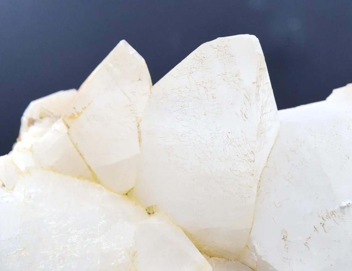 Calcite and Quartz - 1090 grams - Le Châtelard, Chambéry, Savoie, Auvergne-Rhône-Alpes, France - image 2