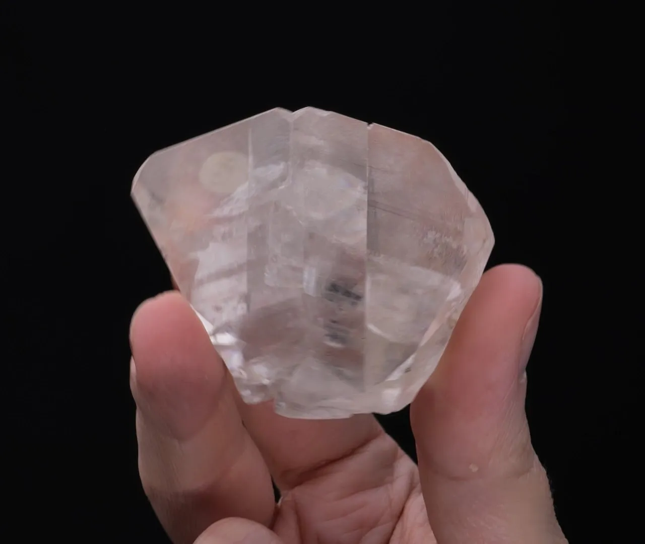 Calcite 'Butterfly twin' - image 2