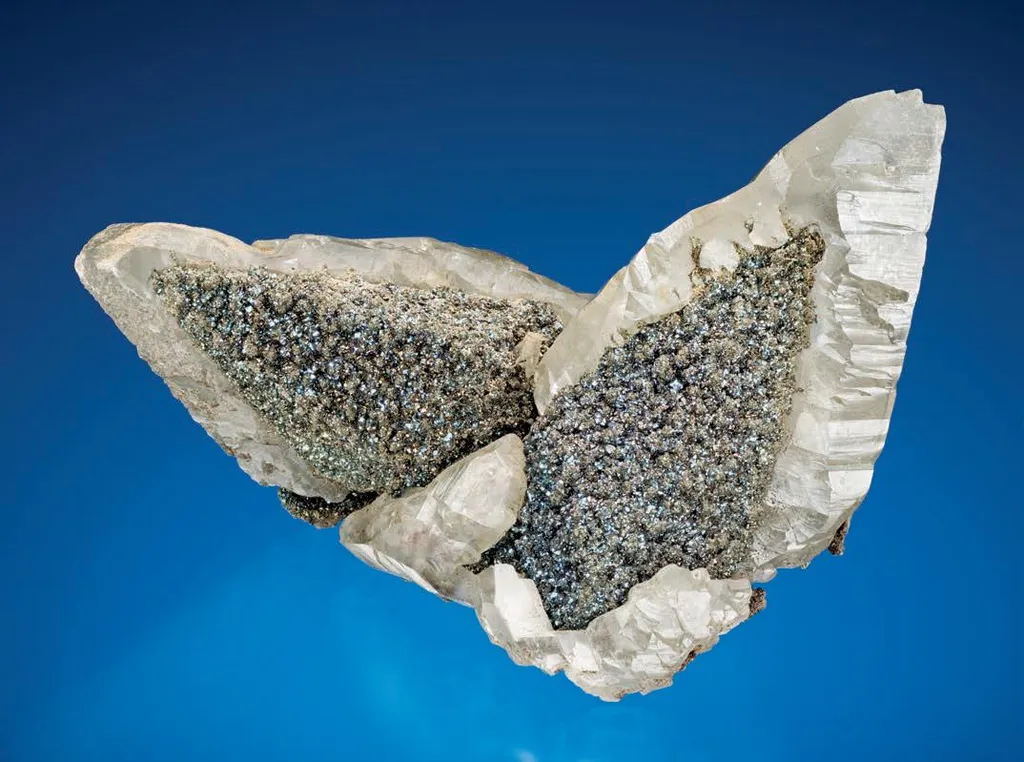 Calcite, Chalcopyrite image