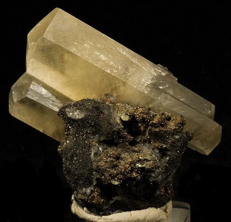 Calcite, Chalcopyrite image