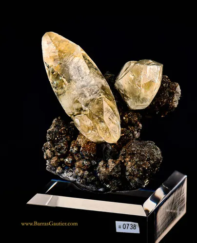 Calcite - Chalcopyrite image
