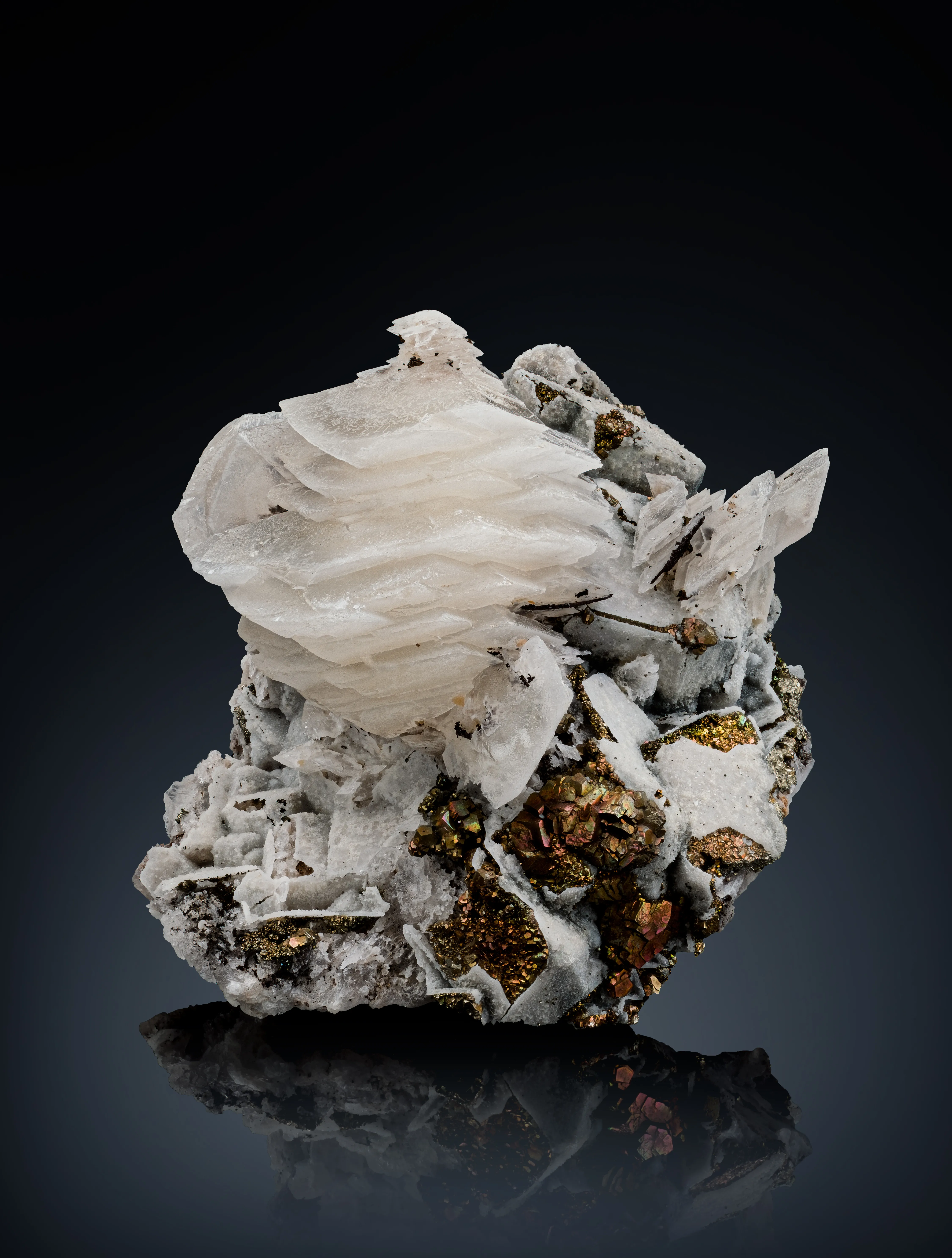Calcite, Chalcopyrite ps. after Fluorite, Quartz - image 1