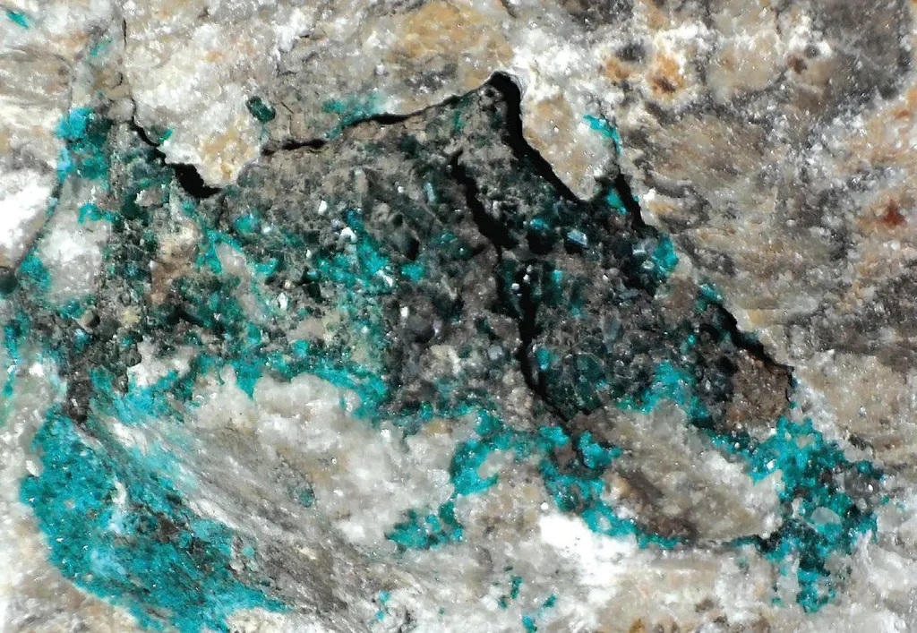 Calcite, Dioptase - image 1