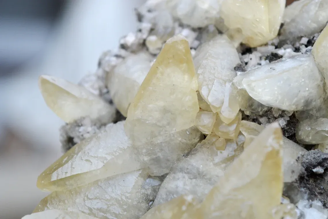 Calcite & dolomite Chalcopyrite 780 grams - Joplin Field, Tri-State District, Missouri, USA - image 4