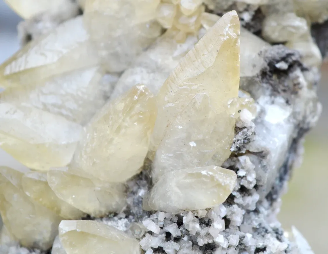 Calcite & dolomite Chalcopyrite 780 grams - Joplin Field, Tri-State District, Missouri, USA - image 5