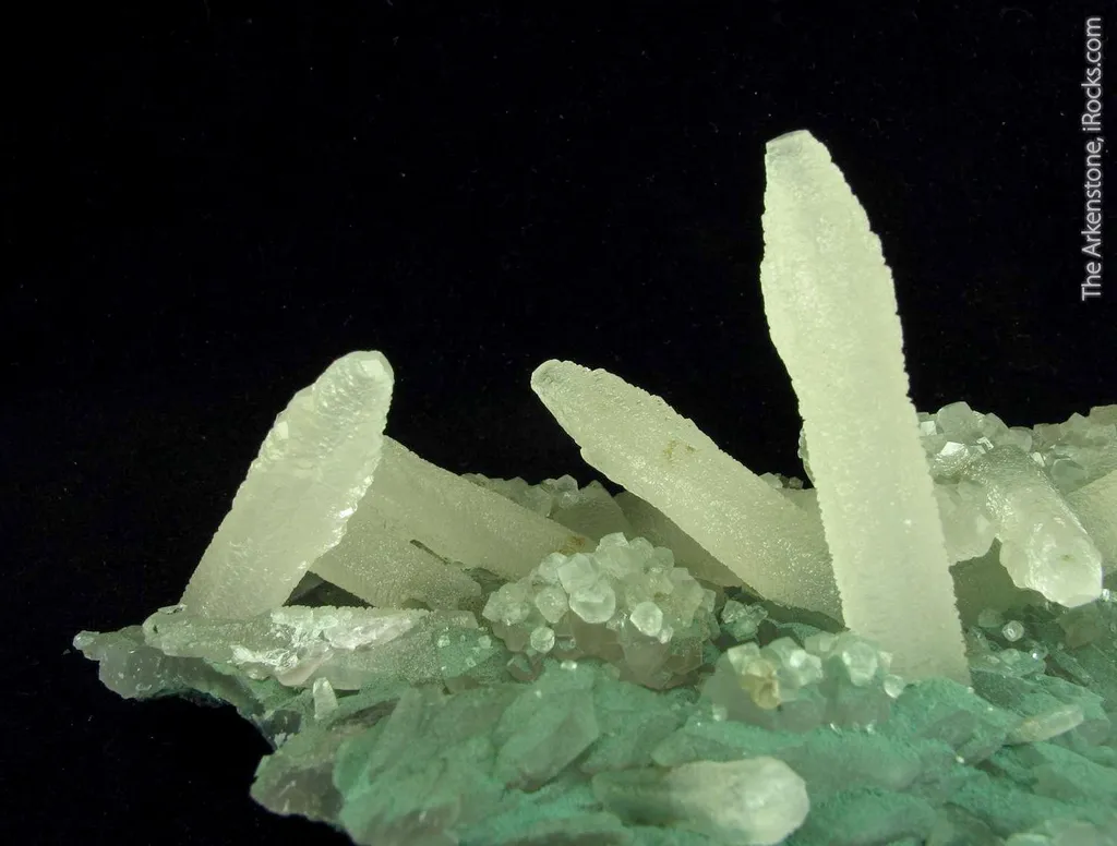 Calcite (fluorescent) and Celadonite on Quartz (var. Chalcedony) - image 3