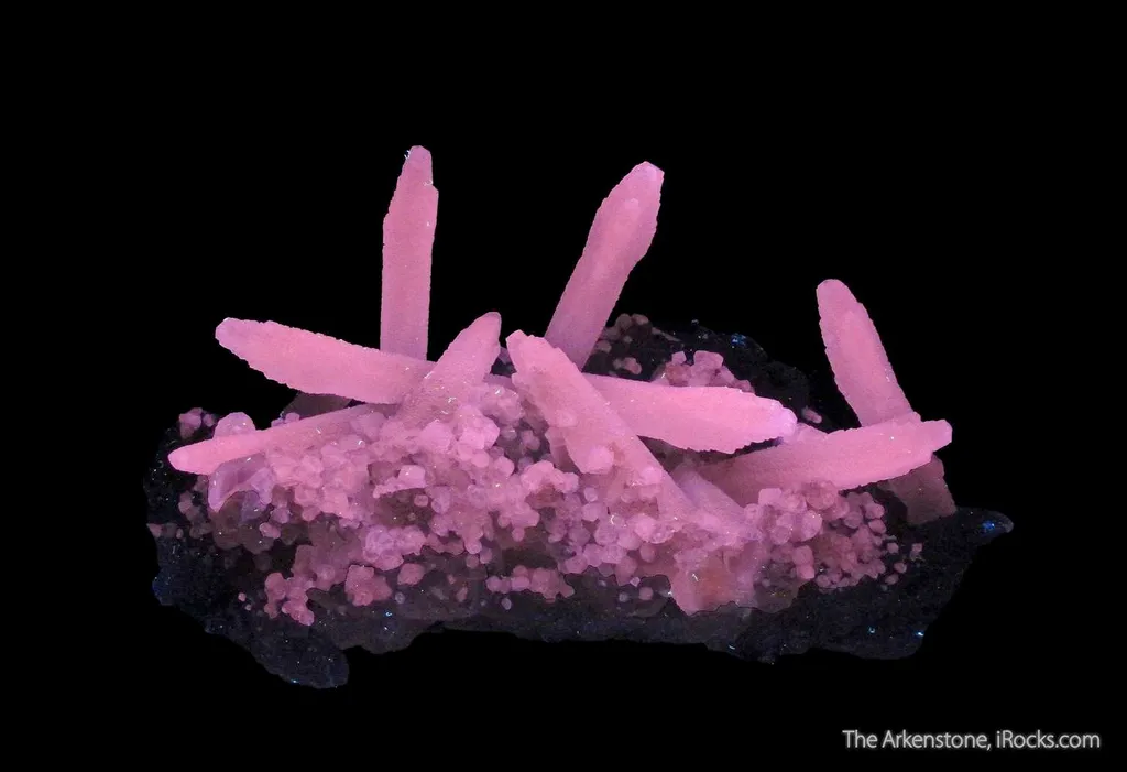 Calcite (fluorescent) and Celadonite on Quartz (var. Chalcedony) - image 7
