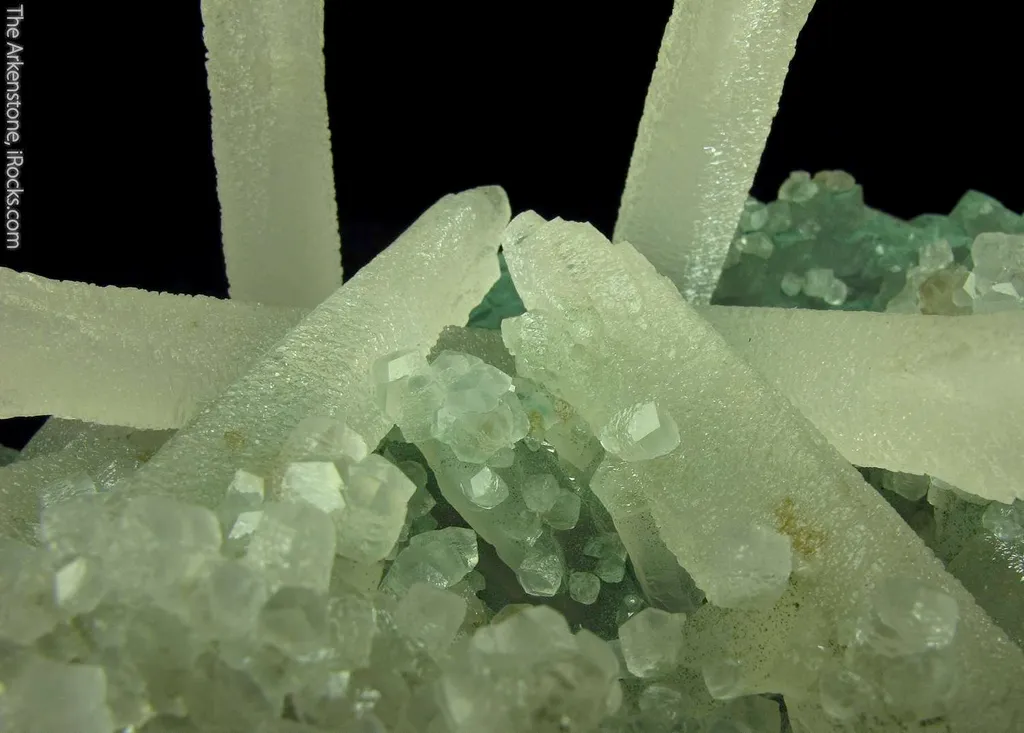 Calcite (fluorescent) and Celadonite on Quartz (var. Chalcedony) - image 6