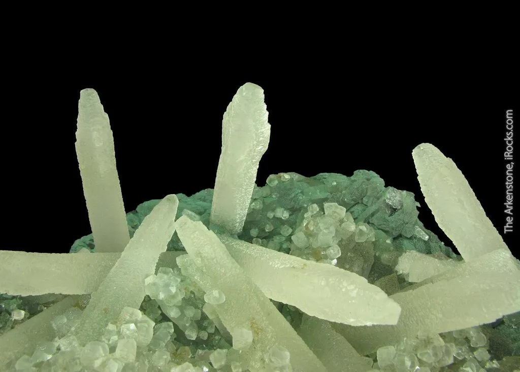 Calcite (fluorescent) and Celadonite on Quartz (var. Chalcedony) - image 2