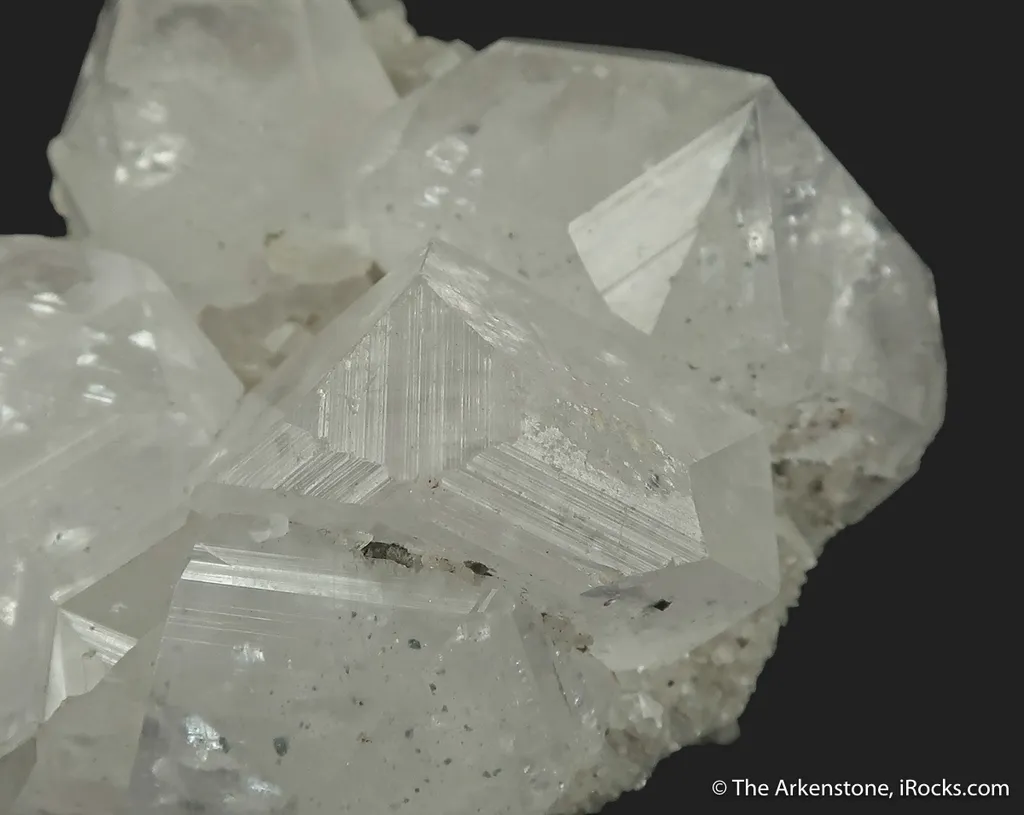 Calcite (fluorescent) on Quartz - image 4
