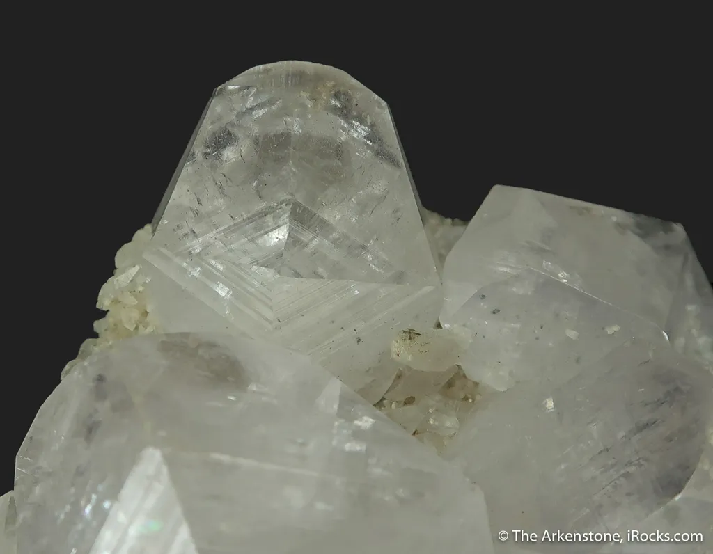 Calcite (fluorescent) on Quartz - image 3