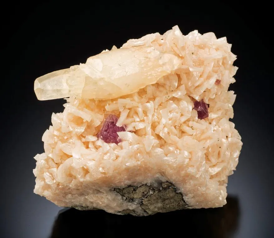 calcite, fluorite, and dolomite specimen from Corydon Stone Co. Quarry — credit: EarthWonders / Jeff Scovil