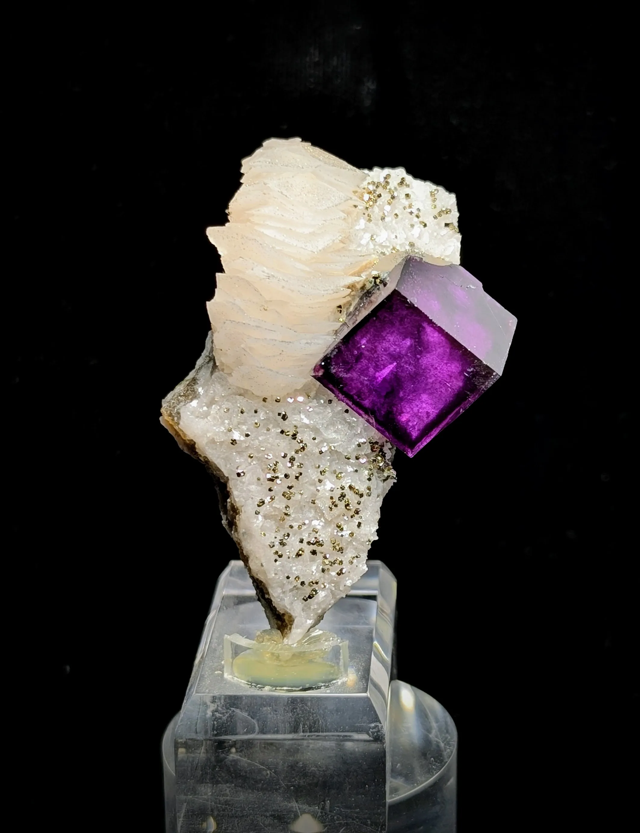 Calcite, Fluorite, Pyrite from China, Hunan, Chenzhou, Yizhang Co., Yaogangxian W-Sn ore field, Yaog - image 2