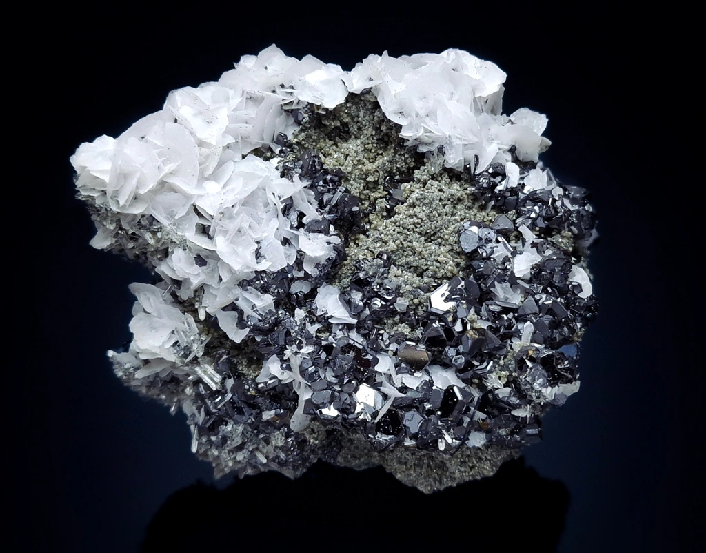 Calcite from Borieva Mine, Smolyan Province, Bulgaria - image 3