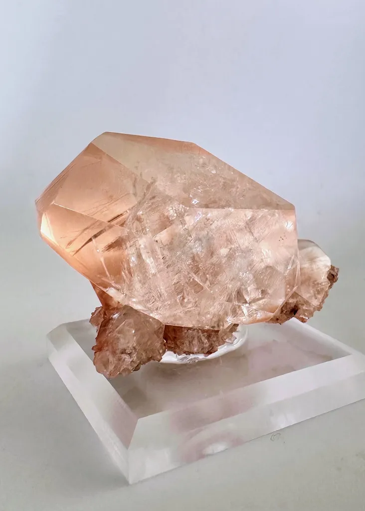 Calcite from China, Hubei, Huangshi, Daye Co., Tonglushan Mine image