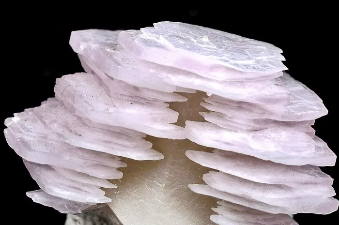 Calcite from China, Hunan, Chenzhou, Yizhang Co., Dongpo ore field, Shizhuyuan Mine - image 2