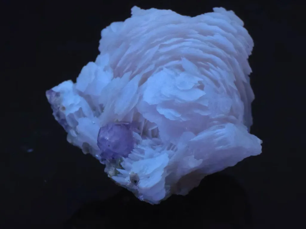 Calcite from China, Hunan, Yaogangxian Mine, Yaogangxian Mine, Yizhang Co. Chenzhou, Hunan, China image