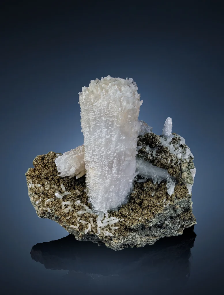 Calcite from Dalnegorsk Urban District, Primorsky Krai, Russia image