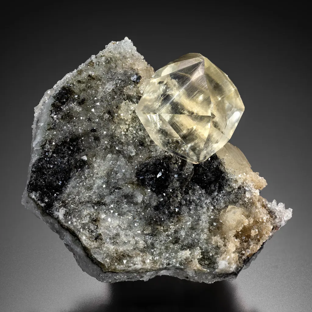 Calcite from India, Maharashtra, Aurangabad Division image