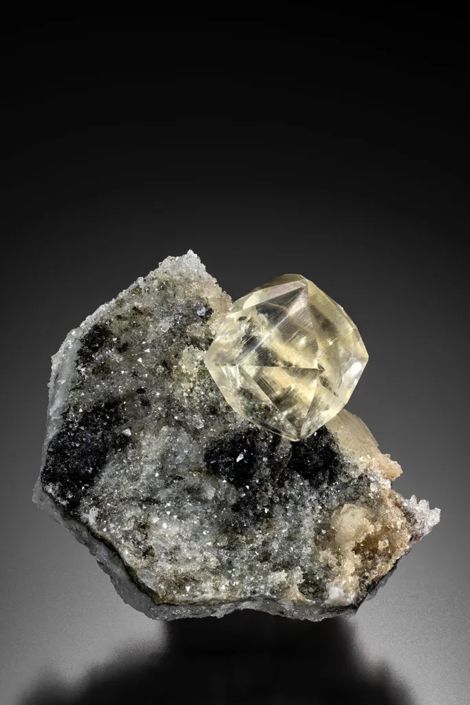 Calcite from India, Maharashtra, Aurangabad Division image