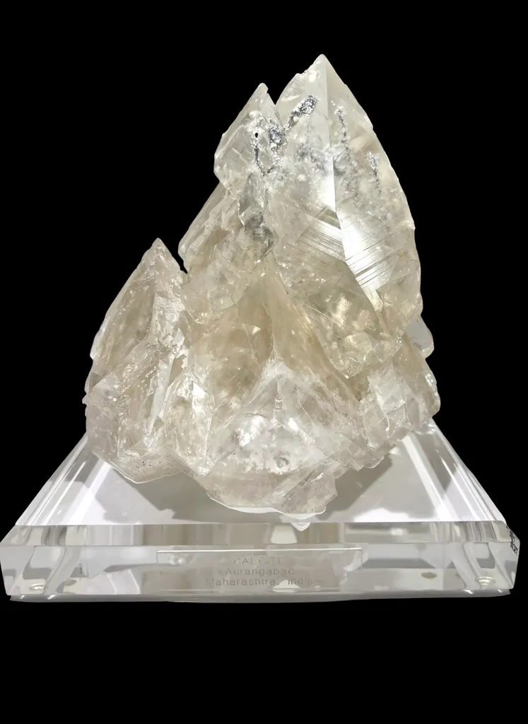 Calcite from India, Maharashtra, Aurangabad Division image