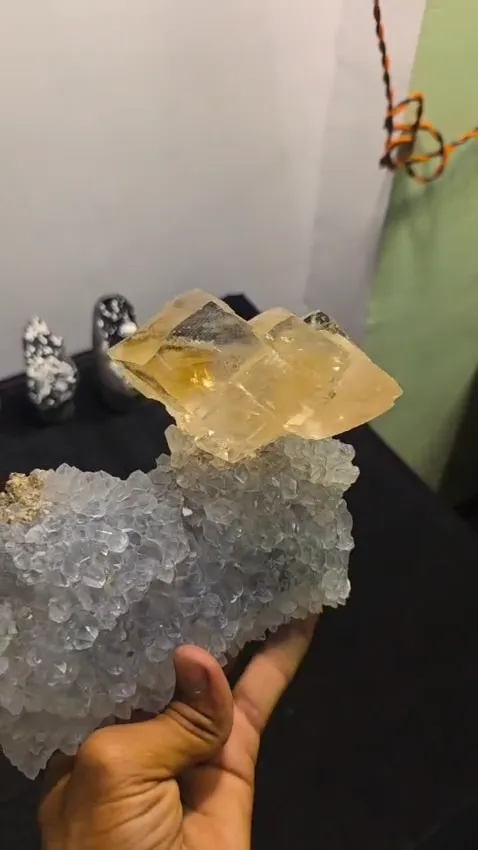 Calcite from India, Maharashtra, Nashik Division, Jalgaon District, Jalgaon, Maharashtra, Indi image