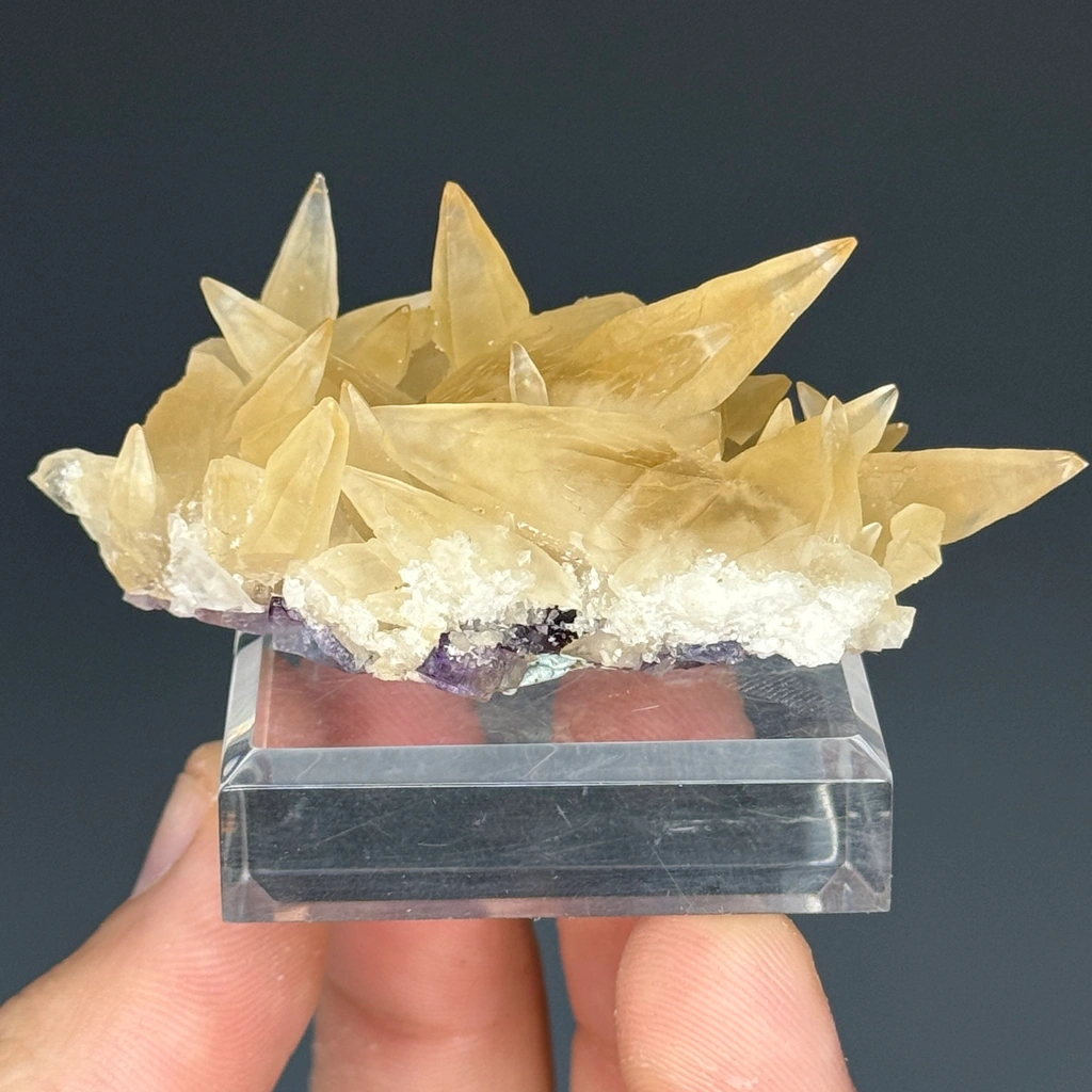 Calcite from Minerva No. 1 Mine, Hardin County, Illinois, USA image