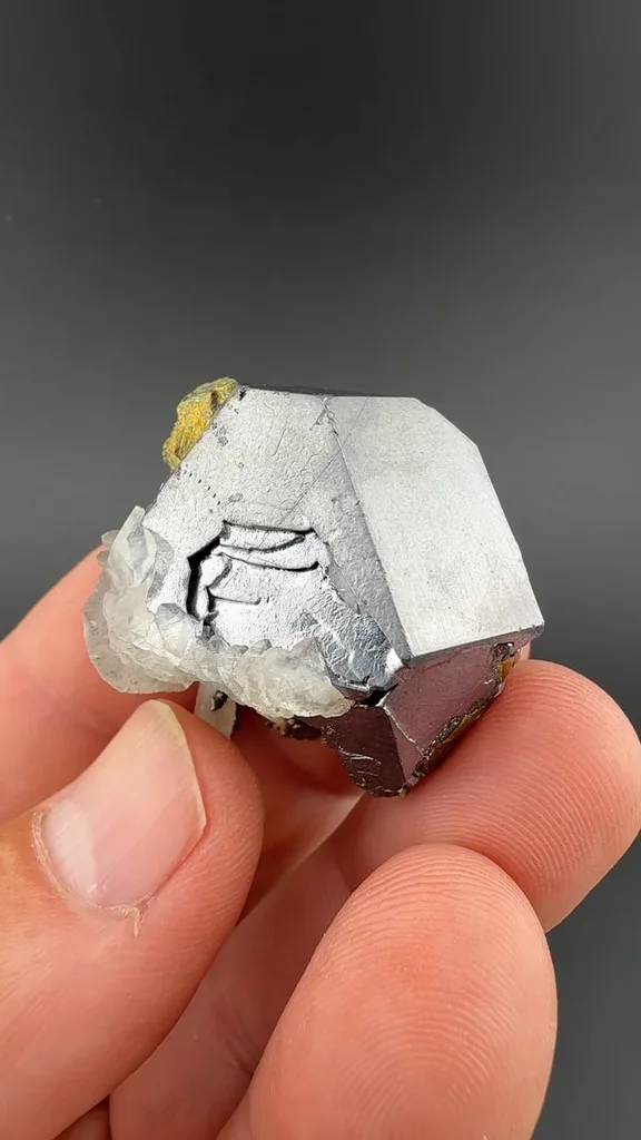 Calcite from Nikolaevskiy Mine, Dalnegorsk, Dalnegorsk Urban District, Primorsky Krai, Russia - image 2