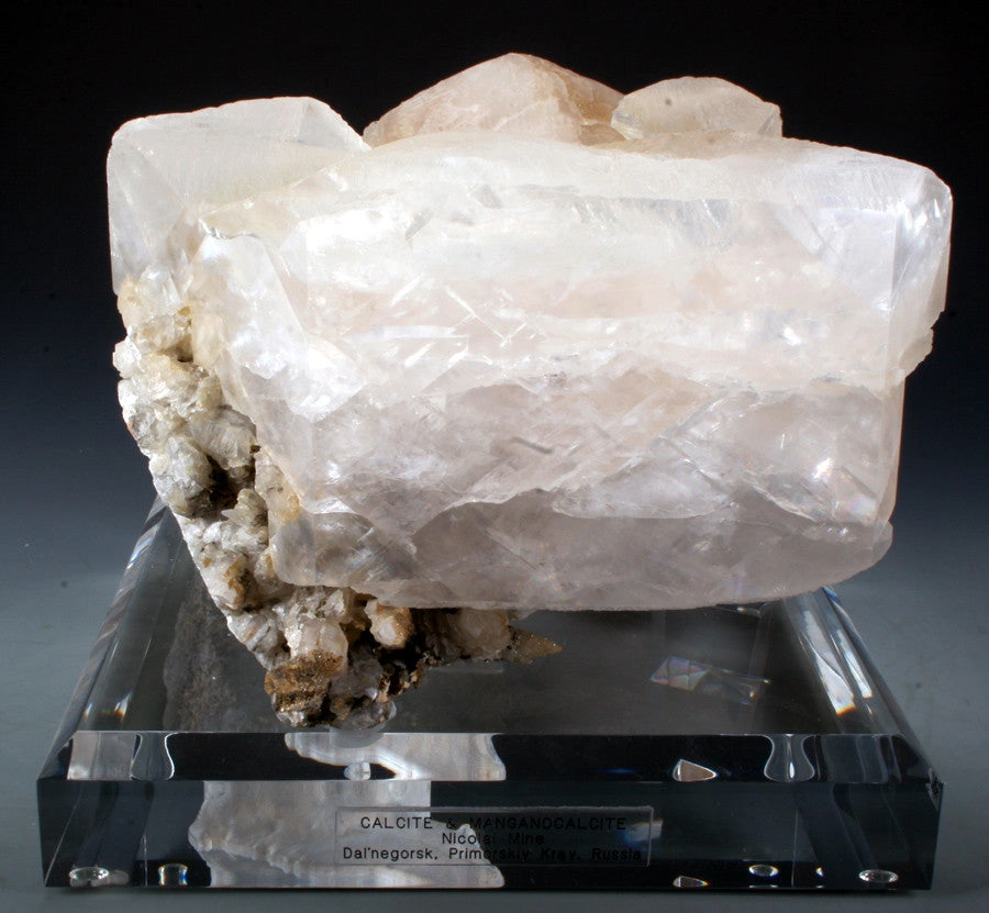 Calcite from Nikolaevskiy Mine, Dalnegorsk, Dalnegorsk Urban District, Primorsky Krai, Russia image