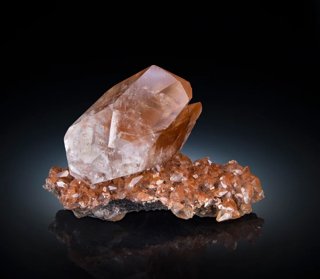 Calcite from Tonglushan Mine, Daye Co., Huangshi, Hubei, China image